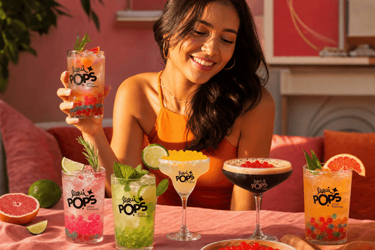 5 cócteles con perlas explosivas para barras y eventos: recetas con mixología profesional